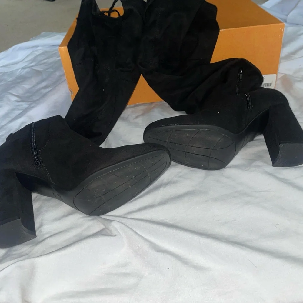 Women’s Unisa Over-the-knee High Faux Suede boots size 8.5 M